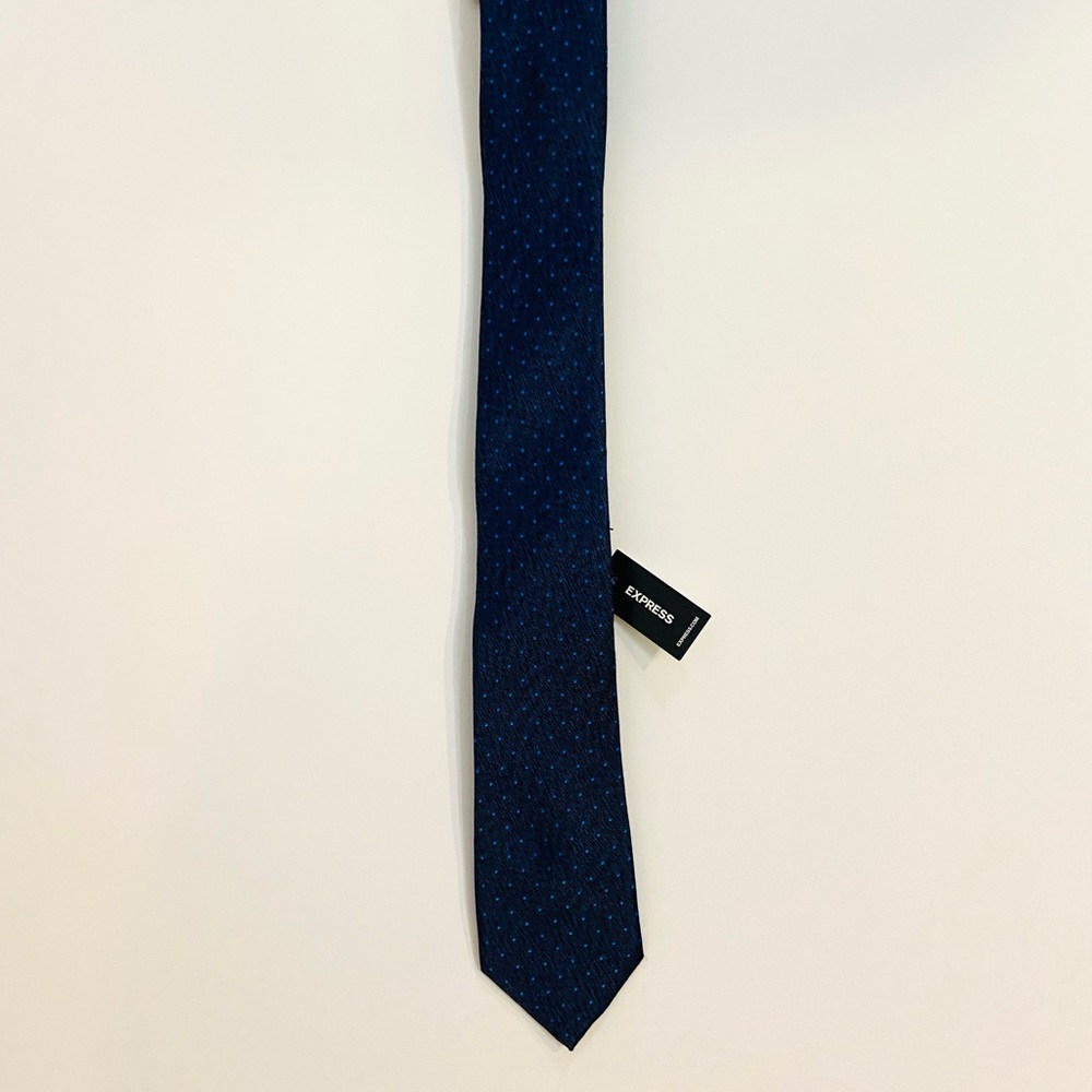 🆕BRAND NEW-EXPRESS BLUE DOTTED STYLISH TIE-WEAR YEAR ROUND-GREAT GIFT. - Picture 3 of 8